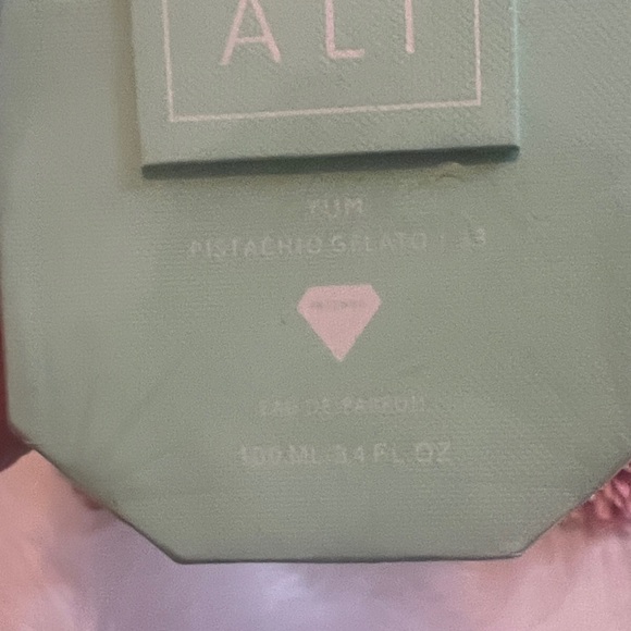 Kayali Yum Pistachio Gelato 33 - Picture 2 of 6